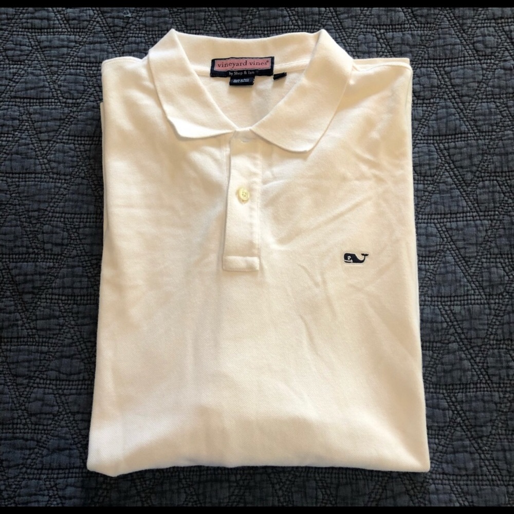 White vineyard vines polo 🤍